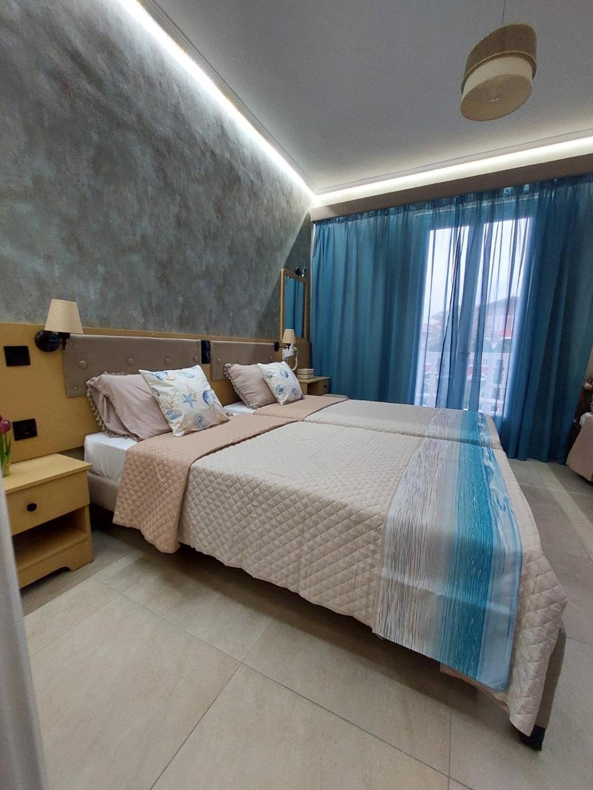 Dionysos Aparthotel 2*